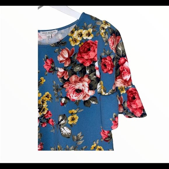 GREEN ENVELOPE LA Floral Blouse With Crop Flutter Detail Sleeves Blue Size Small - Picture 5 of 8